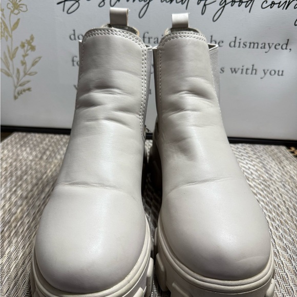 Circus by Sam Edelman Shoes - Circus by Sam Edelman Off-White Ankle Boots Women SZ 10- Box10